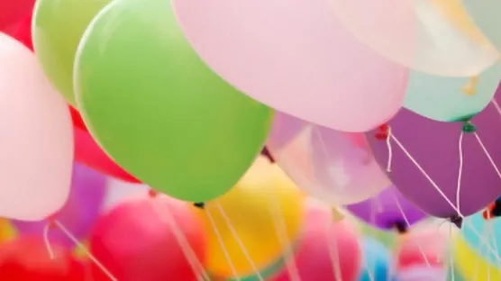 Cum să faci să plutească un balon fără heliu. Ai nevoie de 2 ingrediente 