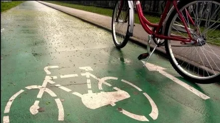 Un autoturism a lovit grav trei bicicliști - Doi dintre ei au fost transportați în comă la spital