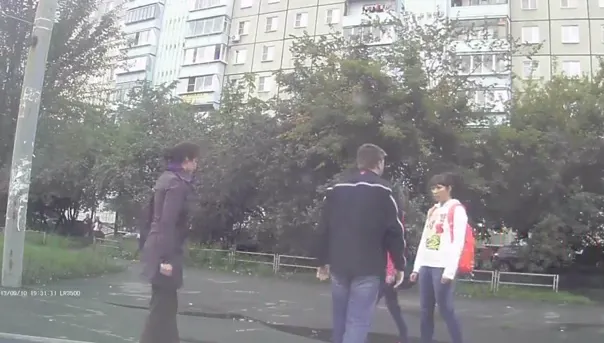 Şi-a agresat prietena şi a vrut să lovească şi o trecătoare. Ce a urmat l-a şocat pe viaţă