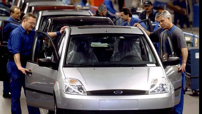 Ce fel de maşini noi şi-au cumpărat românii luna trecută, în afară de DACIA