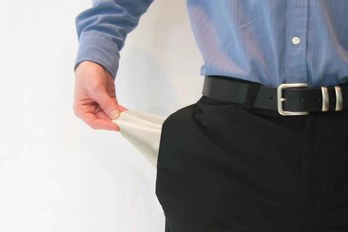 Dovada că NIVELUL DE TRAI al românilor SCADE, deşi SALARIUL minim a tot crescut