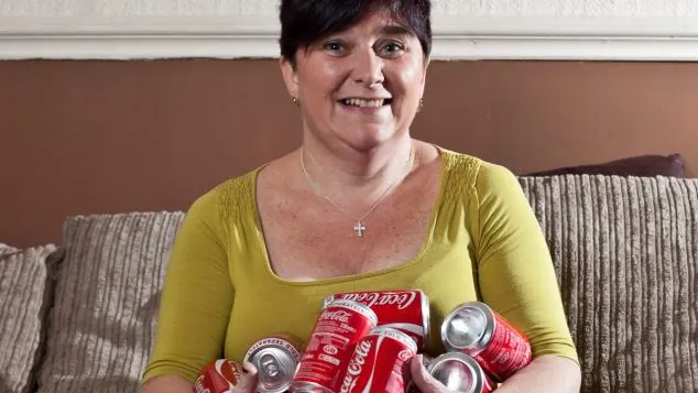 Consuma 300 de CUTII DE COCA-COLA în fiecare lună. Transformarea uluitoare a unei femei