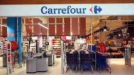 Clipe de groază în parcarea unui supermarket Carrefour