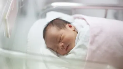Descoperire ȘOCANTĂ. Ce le lipseşte copiilor născuţi prin cezariană?