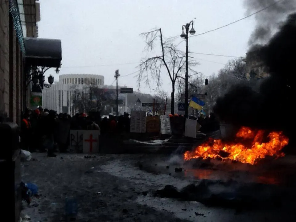 ATENTAT cu COLET CAPCANĂ, la Kiev: doi protestatari, RĂNIŢI în explozie.Era o DONAŢIE cu medicamente