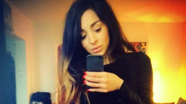 Ruby, cu sânii la vedere, pe Facebook
