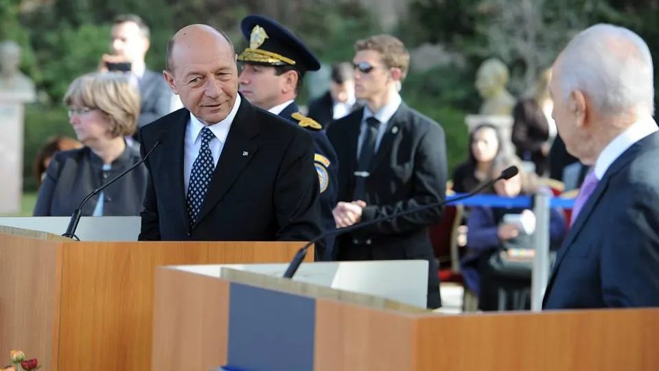 BĂSESCU, despre BILEŢELUL pus la ZIDUL PLÂNGERII: Să vedeţi ce ALERTĂ va fi acasă!