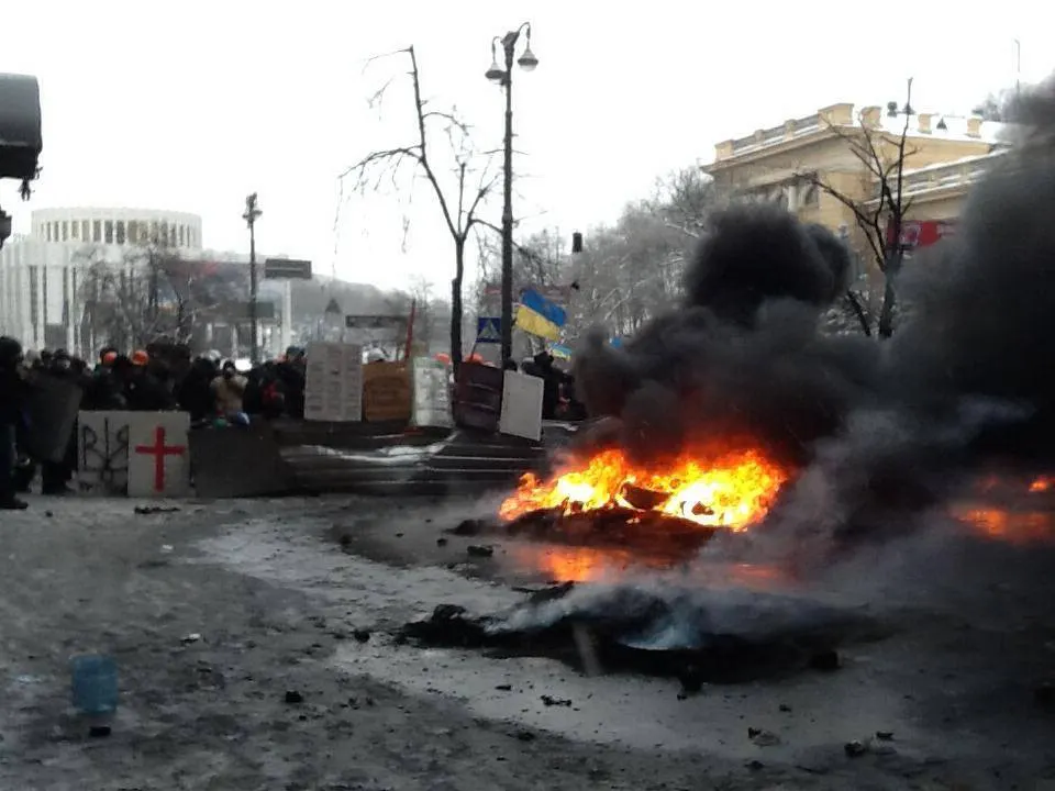 O maşină a ambasadei Canadei a fost incendiată la Kiev - presă