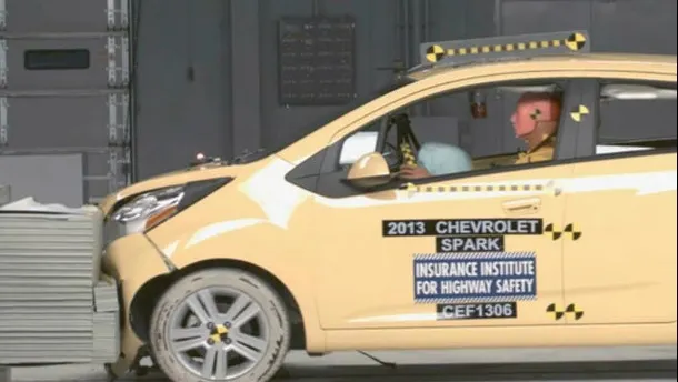 Singurul model mini care trece examenul de siguranţă american IIHS