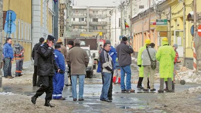 Situaţie de ALERTĂ într-un bloc din Olteniţa. Toţi locatarii au fost EVACUAŢI