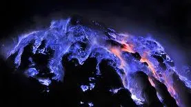 Fenomen natural spectaculos: Vulcanul cu lavă albastră