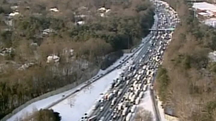 IARNĂ GREA în sudul SUA: furtuna de zăpadă a făcut 6 victime şi a BLOCAT complet oraşul Atlanta