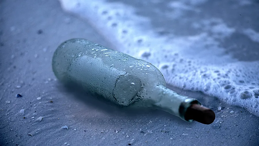 Un mesaj aruncat în mare a primit răspuns după 23 de ani 