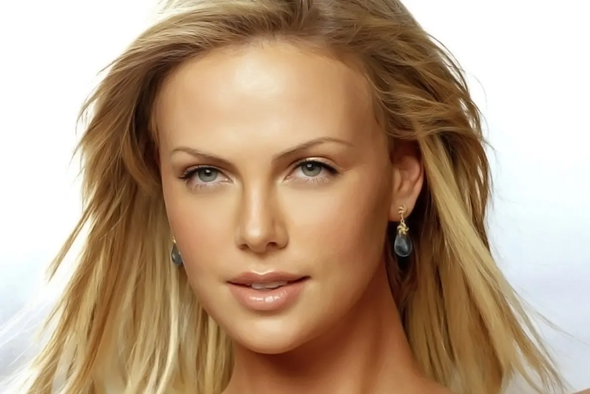Actriţa Charlize Theron vrea să adopte un al doilea copil