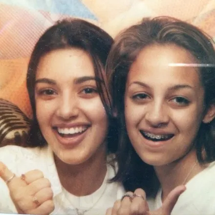 Iată cum arătau două vedete POPULARE la doar 13 ani. Le recunoşti?