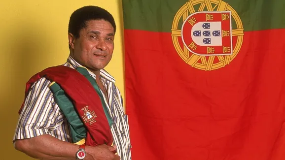 Eusebio - Trupul neînsuflețit al fostului fotbalist, depus la stadionul Da Luz