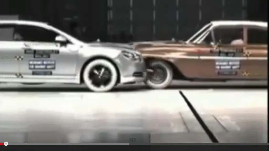 CRASH TEST SPECTACULOS. Ce se întâmplă când o maşină din 1959 şi una din 2009 se ciocnesc frontal