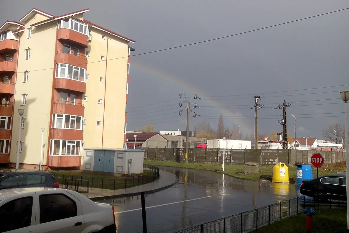 MARTOR OCULAR. Nu în toată ţara ninge! În Craiova a apărut curcubeul