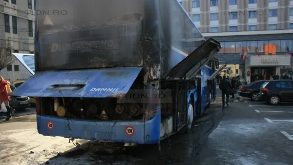 Încă un autocar a luat FOC. Turiştii au scăpat de flăcări în ultima clipă