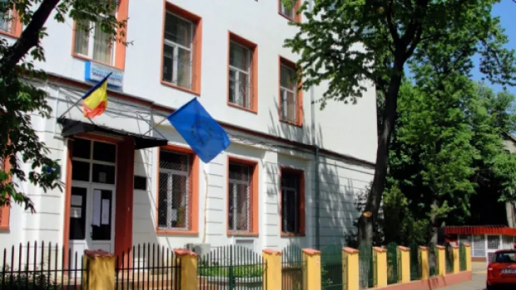 ŞPAGĂ LA ŞCOALĂ: Învăţătoarea Dana Blându, audiată de poliţiştii Secţiei 6