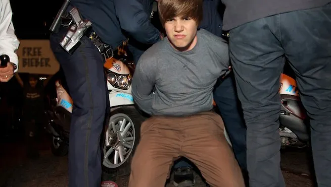 Justin Bieber a fost arestat 