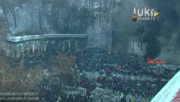 PROTESTE SÂNGEROASE LA KIEV: Un poliţist a fost împuşcat în cap, iar alţi doi sunt de negăsit