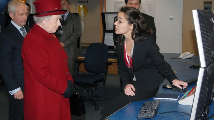 Cele mai BIZARE CADOURI primite de familia regală britanică 