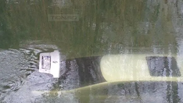 Ghinion sau neatenţie? Maşina de lux a unui timişorean a căzut în râul Bega