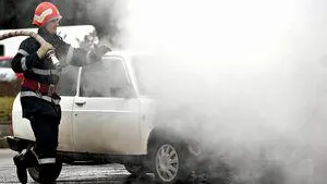 Un autoturism a luat foc în trafic pe autostrada A1
