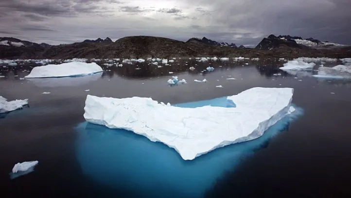 Toţi pasagerii navei ruseşti blocate în gheţurile Antarcticii au fost salvaţi