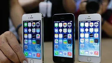 Apple va lansa două modele de iPhone în 2014. CUM vor arăta