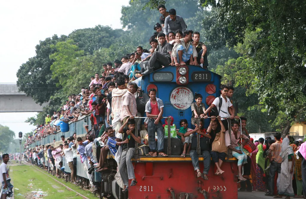 CEL MAI TARE BANC cu proşti. În tren