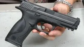 Sibiu: Bărbat cercetat după ce a tras cu un pistol într-un angajat al său