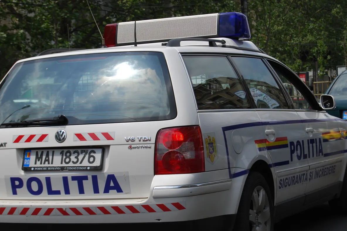 Un cunoscut cântăreț și-a snopit în bătaie logodnica