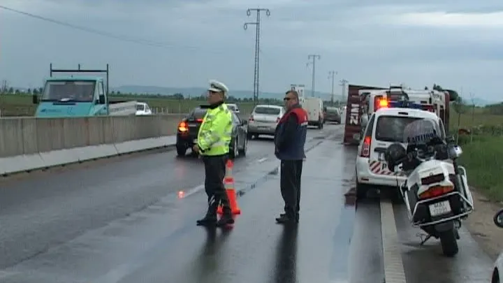 Accident grav pe DN7. Doi poliţişti au fost răniţi 