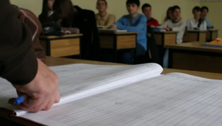ŞPAGĂ LA ŞCOALĂ: Învăţătoarea Dana Blându urmează să fie audiată