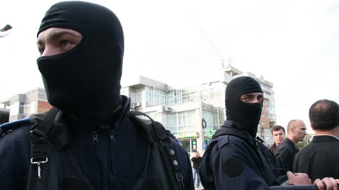 Razie de amploare: CONTRABANDIŞTI SĂLTAŢI DE MASCAŢI 