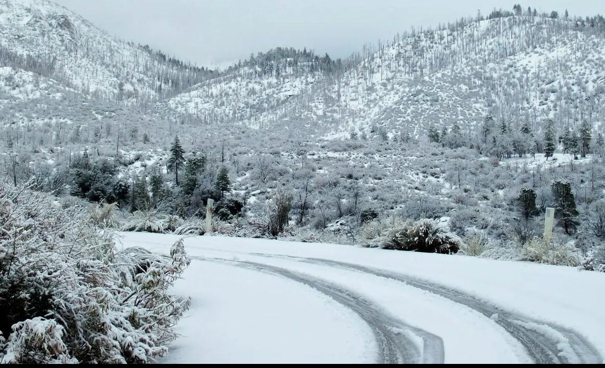 Cum se face deszăpezirea pe o autostradă din Canada VIDEO