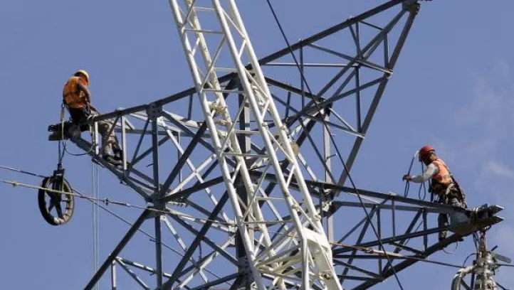Arad: "Taxa pe stâlp" a îngheţat investiţia de 100 milioane euro în cel mai mare parc fotovoltaic