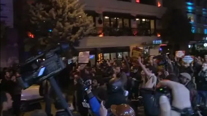 Turcii se BAT pentru internet. Proteste VIOLENTE la Istanbul