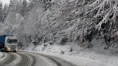 TRAFIC ÎNGREUNAT din cauza ZĂPEZII