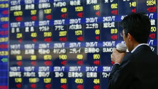 Economia lumii trece printr-o FURTUNĂ valutară fără precedent. Ce urmează?