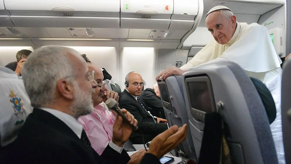 Decizie FĂRĂ PRECEDENT luată de Papa Francisc. Ce vor spune credincioşii