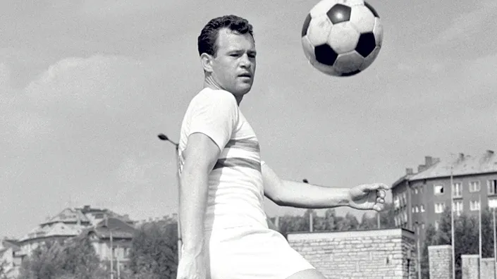 A MURIT un mare fotbalist. A scris istorie