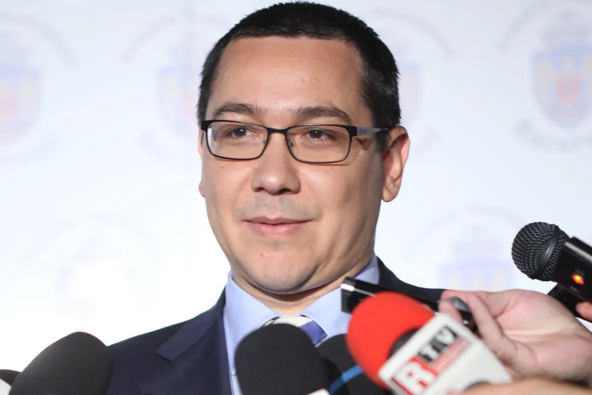 COZMIN GUŞĂ: Ponta ştie că în pace şi cu zâmbetul pe buze mai are puţin timp de trăit politic