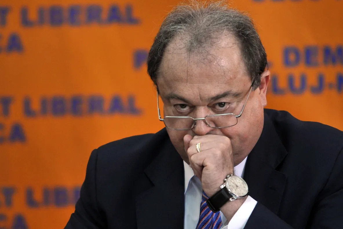 Blaga: Moţiunea de cenzură este finalizată, liberalii să fie bărbaţi politici şi s-o semneze
