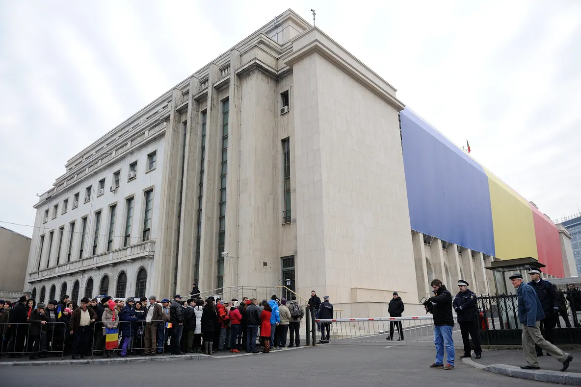 ROMÂNIA, după Revoluţie: 180 de miniştri, SCHIMBAŢI în 24 de ani 