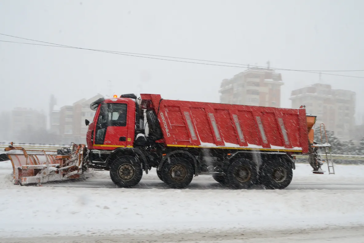 CIRCULAŢIE ÎNTRERUPTĂ pe tronsoane din A2 şi 10 drumuri naţionale