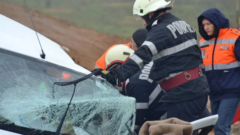 GRAV ACCIDENT ÎN TIMIŞ. CLIPE DE COŞMAR, după ce un TIR a scăpat remorca autovehiculului