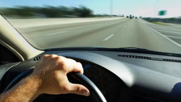 Conducea liniștit pe stradă, când dintr-o dată a văzut ceva pe cer care l-a cutremurat